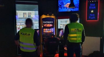 policja przejela 7 nielegalnych automatow do gier